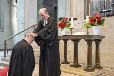 Landesbischof Dr. Christoph Meyns wurde von Landesbischof Ralf Meister (Hannover), Leitender Bischof der Vereinigten Evangelisch-Lutherischen Kirche Deutschlands (VELKD), entpflichtet.