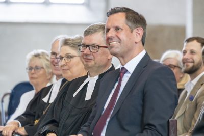 Der niedersächsische Ministerpräsident Olaf Lies (SPD) würdigte Landesbischof Dr. Christoph Meyns in seinem Grußwort.
