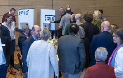 Synode bei der Abstimmung.